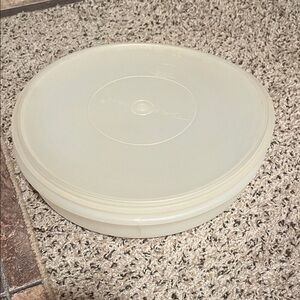 Tupperware #242  Round Storage Container for cookies and cakes 12”